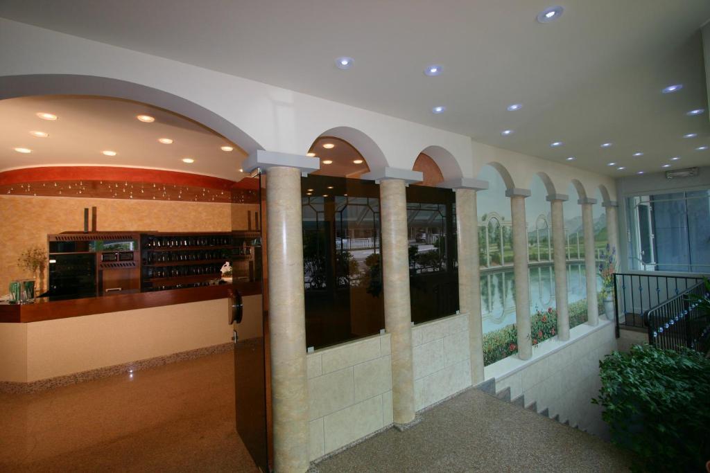 Hotel Castel Lodron Storo Exterior photo